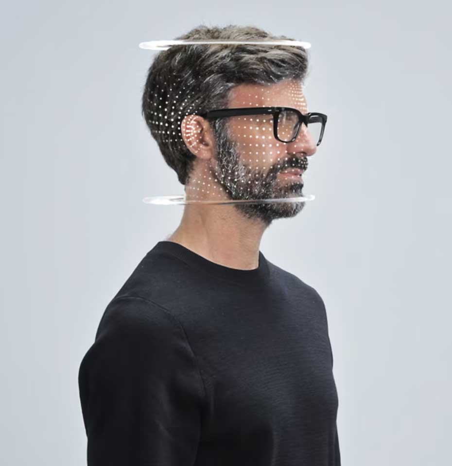 Mann mit Nuance Audio Brille